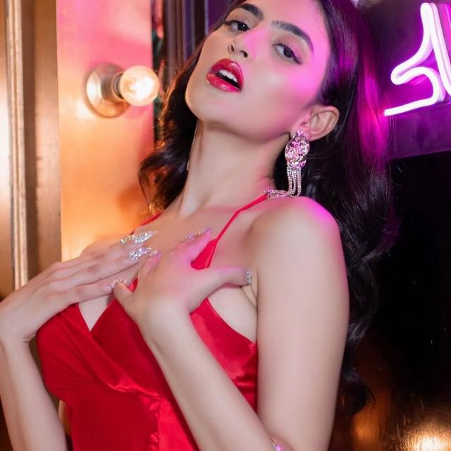 Active 18+ Members Hot Chat 🍎 WhatsApp Group