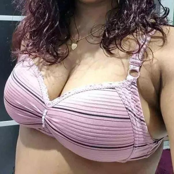 Tamilnadu hot item aunty milky boob's show face with full fingring sex service available